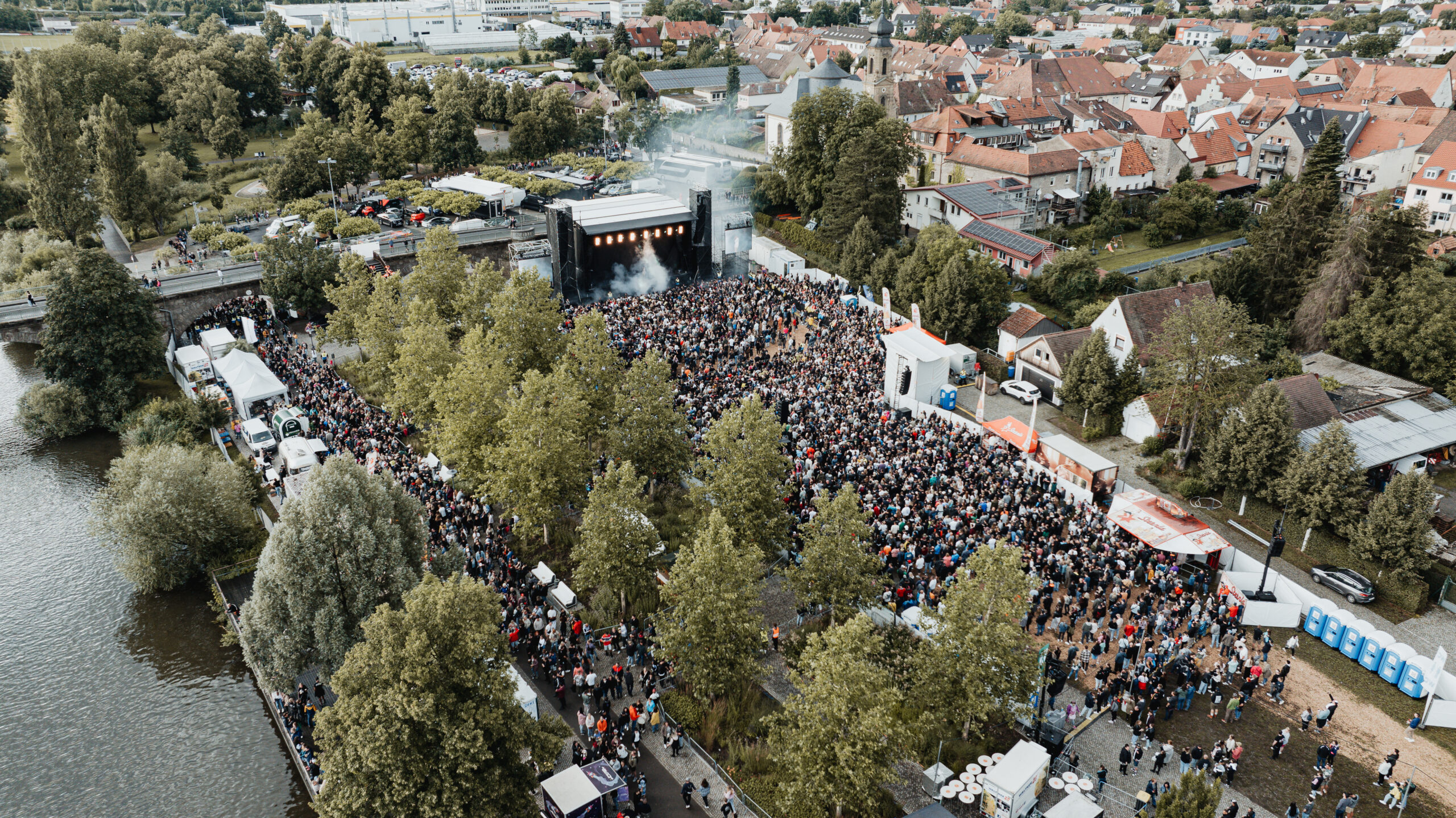 Drohnenaufnahme von Sido Kitzingen 2024